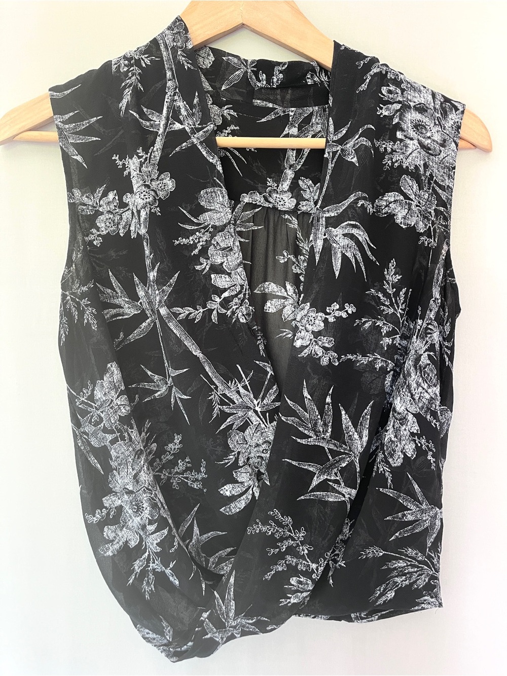 Aritzia Babaton 100% Silk Sleeveless Wrap Top Black Botanical Print Size M